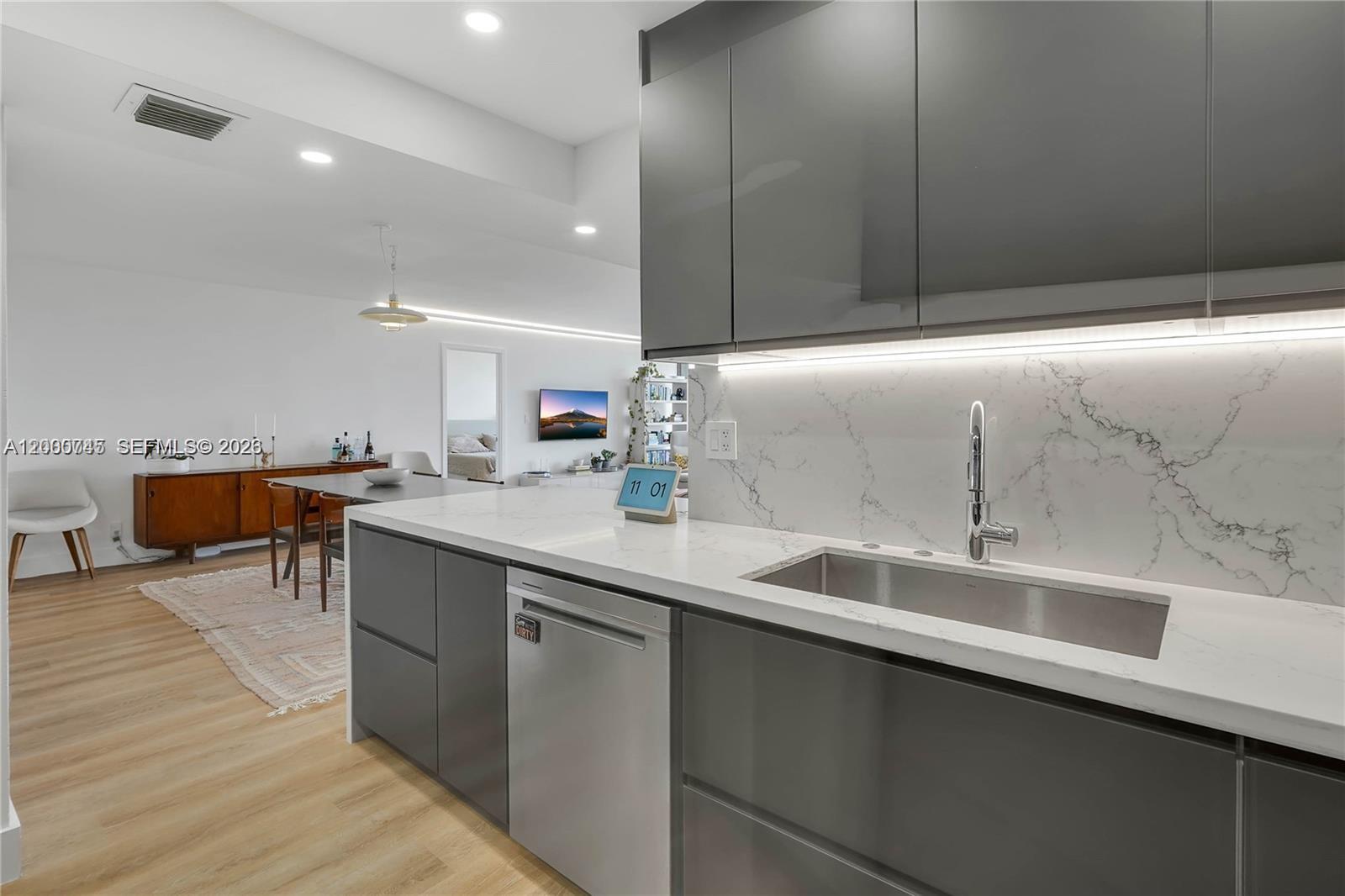 THE PALM BAY YACHT CLUB C - Residential Lease