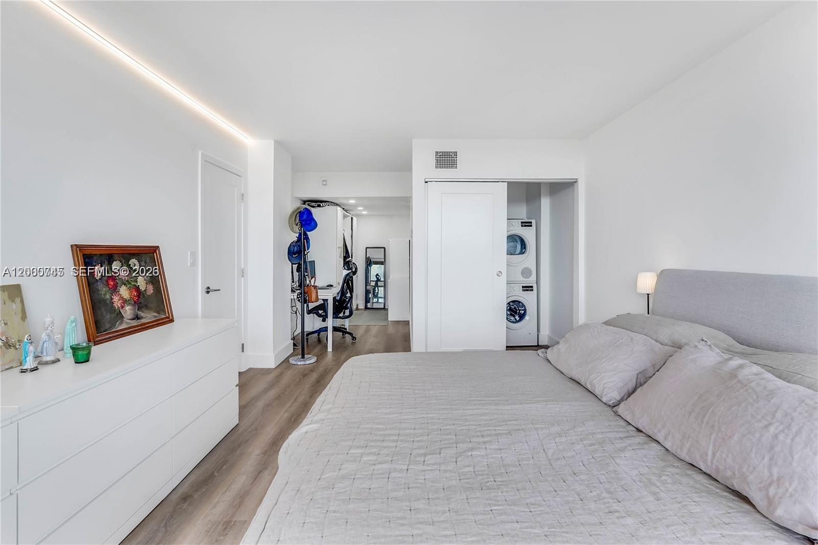 THE PALM BAY YACHT CLUB C - Residential Lease