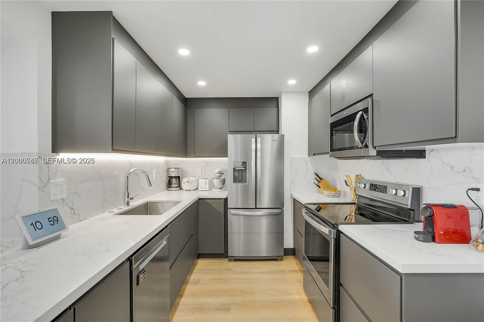 THE PALM BAY YACHT CLUB C - Residential Lease