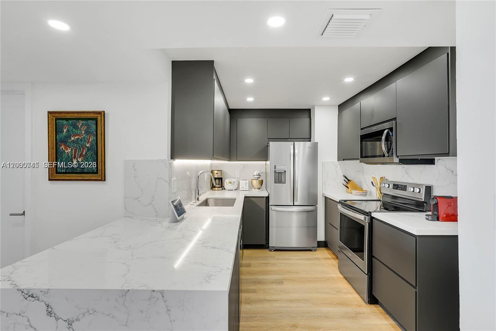 THE PALM BAY YACHT CLUB C - Residential Lease