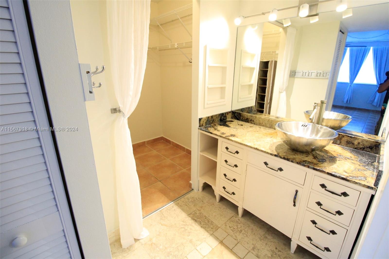 REEF NORTH CONDO - Residential Lease