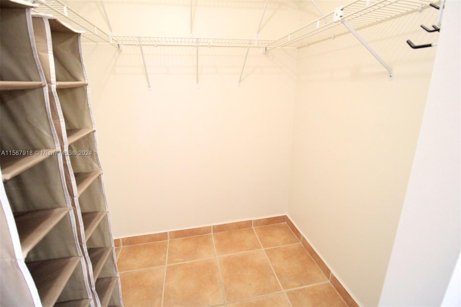 REEF NORTH CONDO - Residential Lease