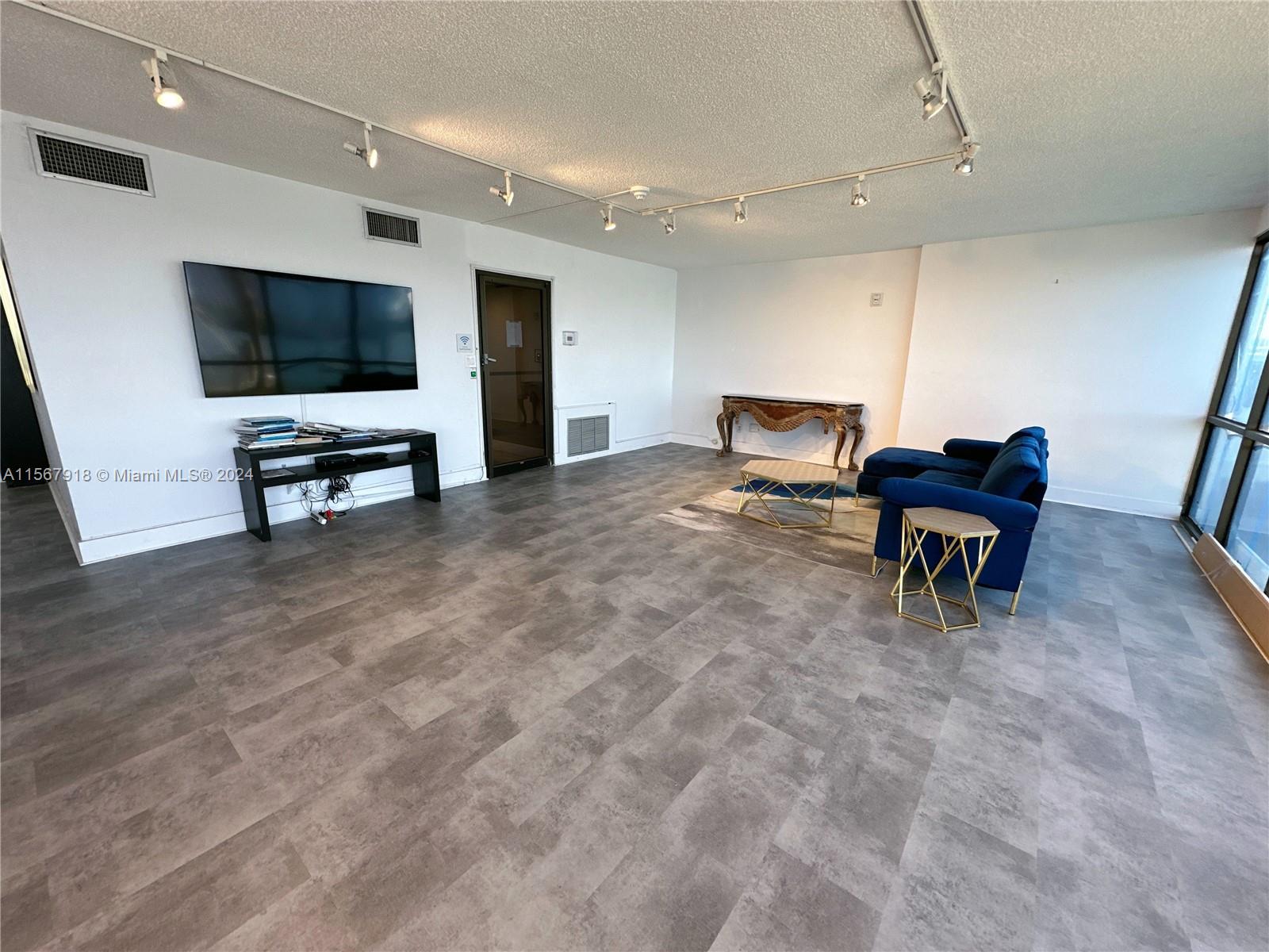 REEF NORTH CONDO - Residential Lease