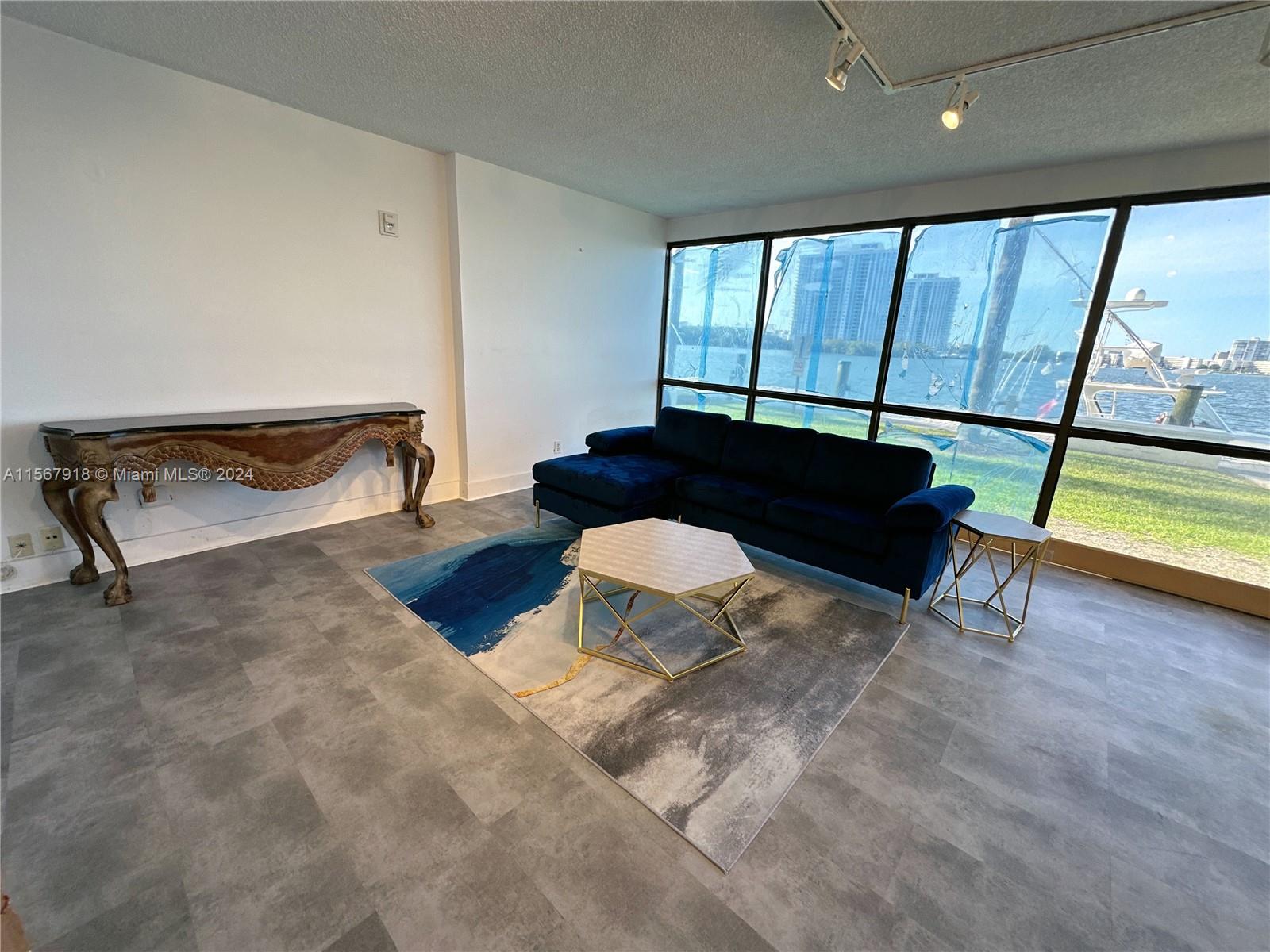 REEF NORTH CONDO - Residential Lease