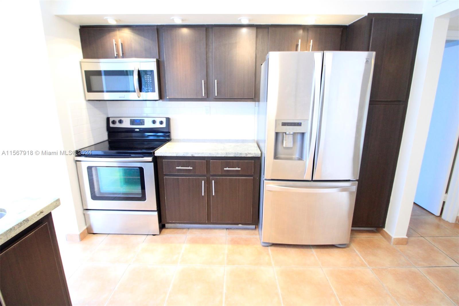 REEF NORTH CONDO - Residential Lease