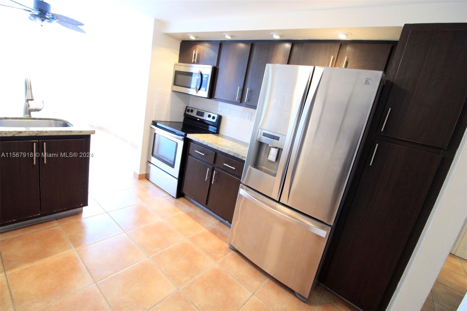 REEF NORTH CONDO - Residential Lease