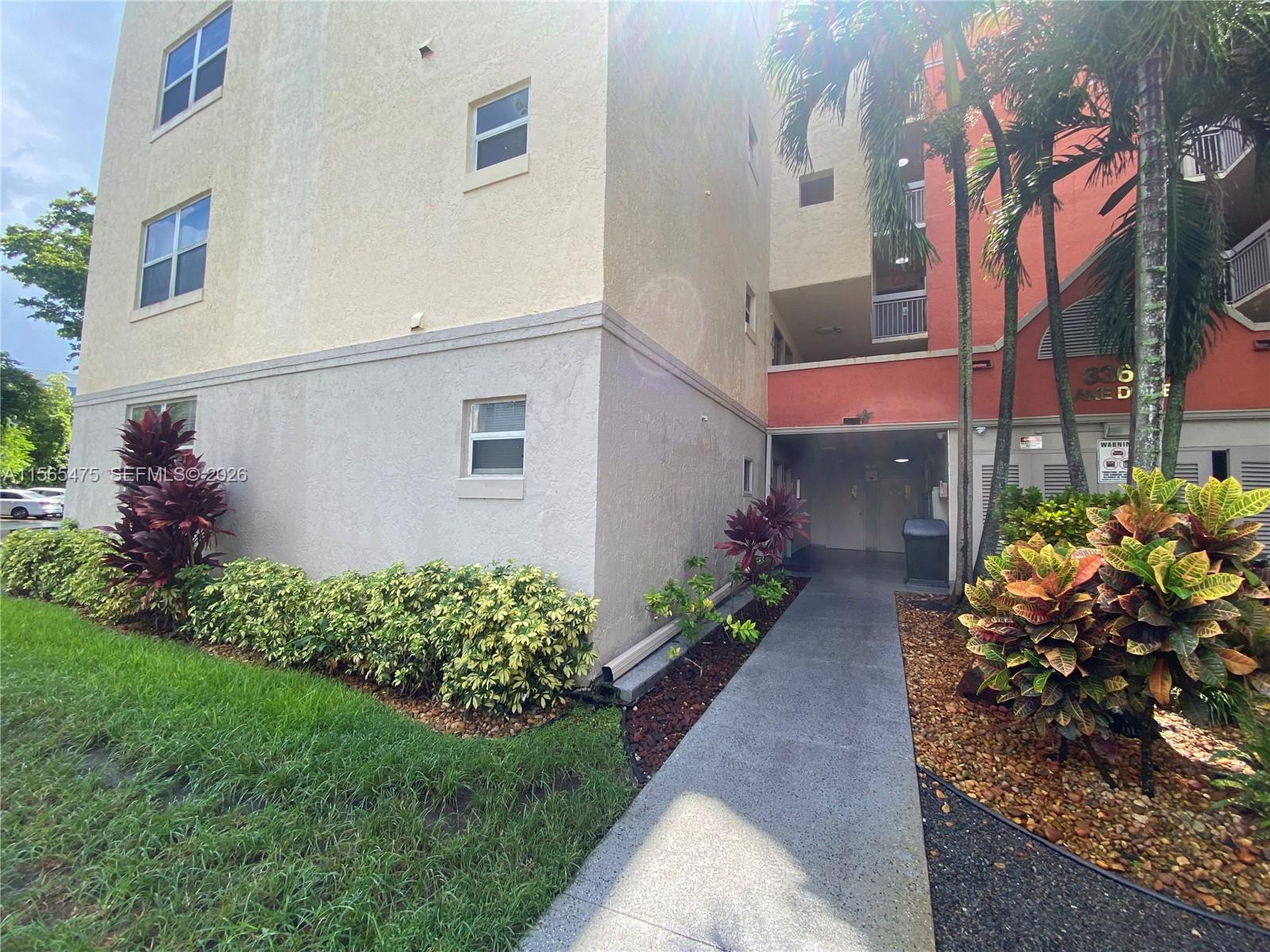 LAS VISTAS AT DORAL CONDO - Residential