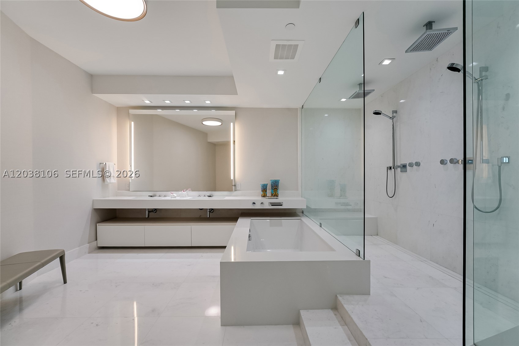 18555 COLLINS AVENUE COND - Residential