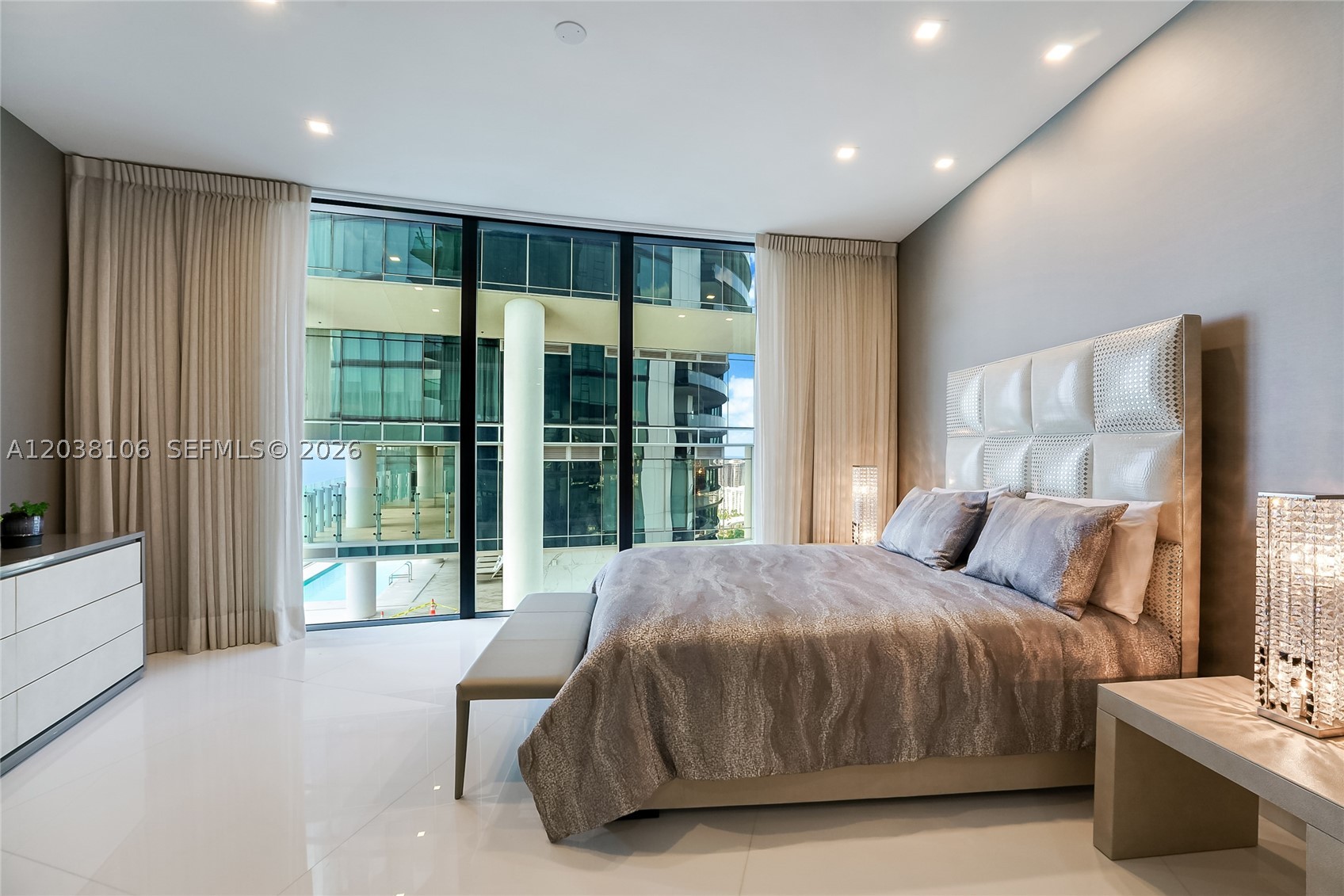 18555 COLLINS AVENUE COND - Residential