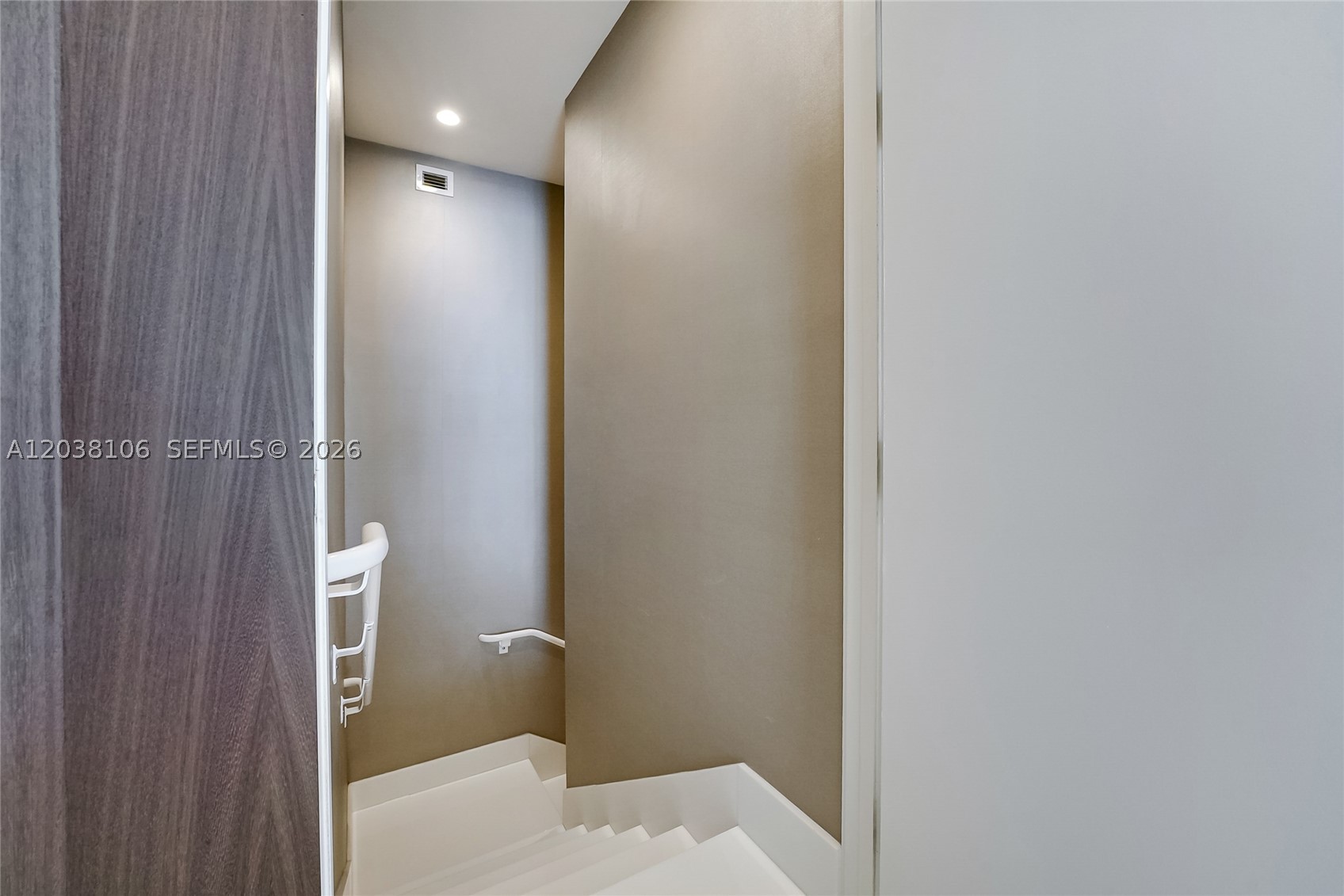 18555 COLLINS AVENUE COND - Residential