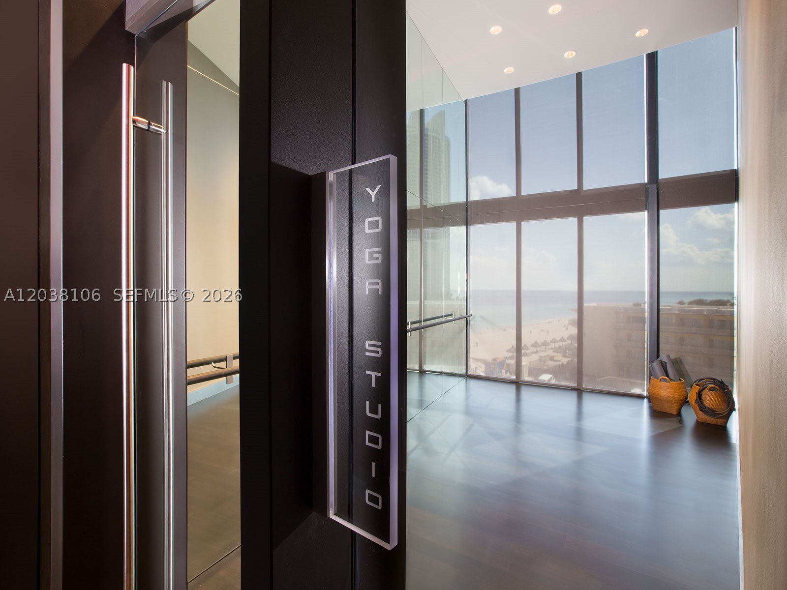 18555 COLLINS AVENUE COND - Residential