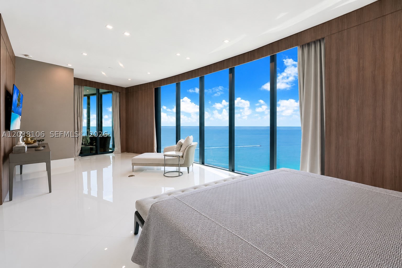 18555 COLLINS AVENUE COND - Residential