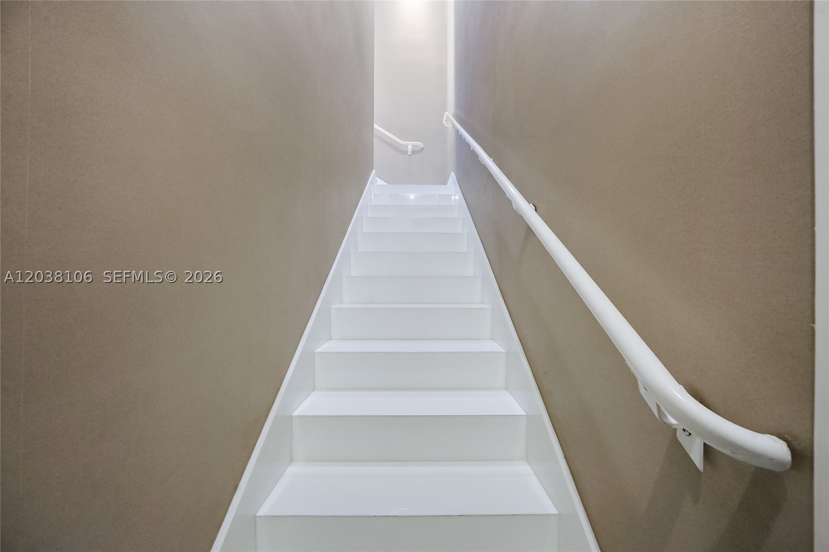 18555 COLLINS AVENUE COND - Residential