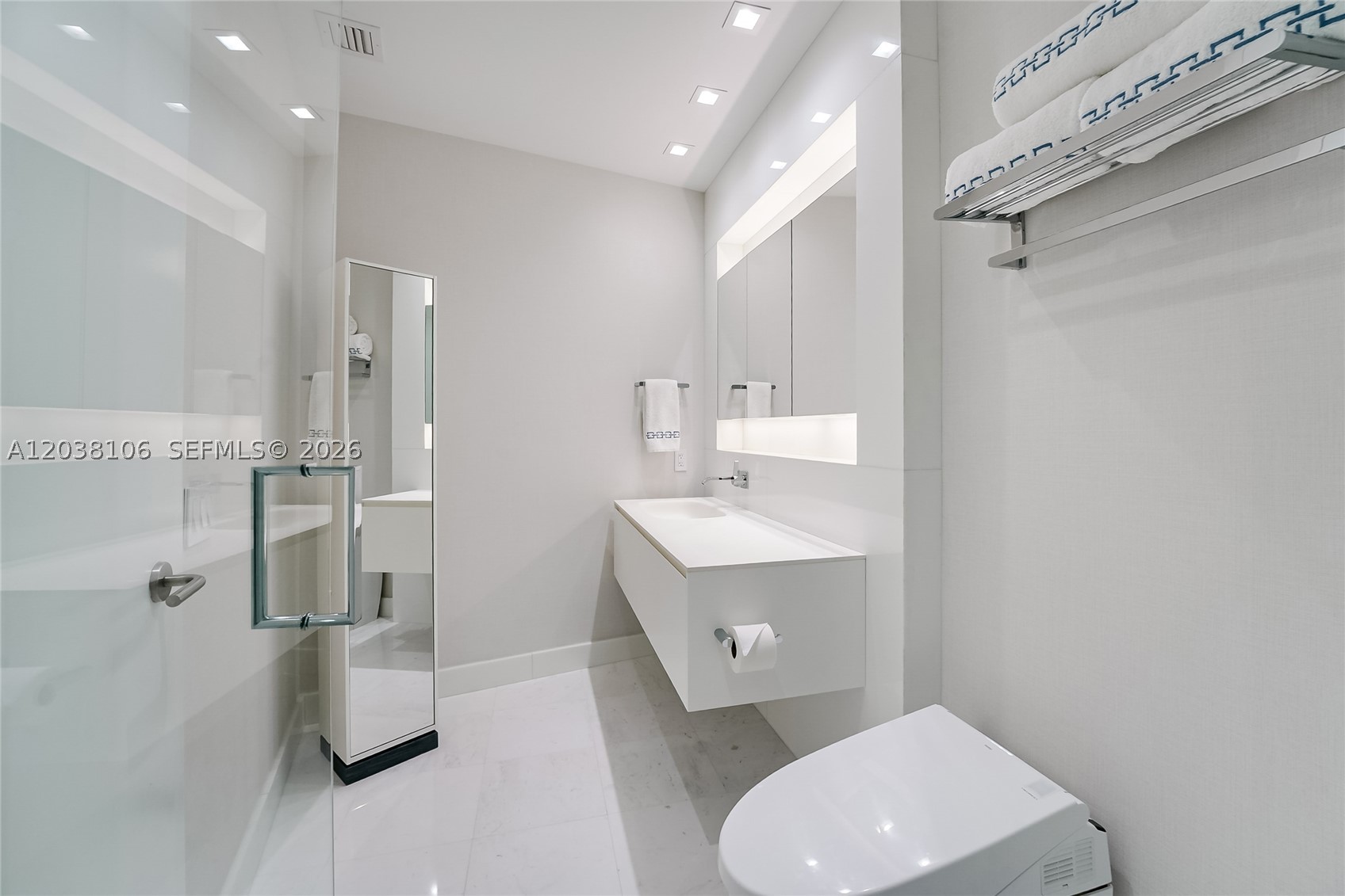 18555 COLLINS AVENUE COND - Residential