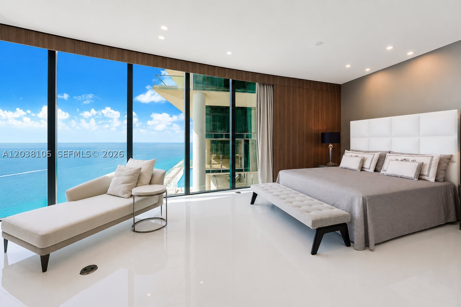 18555 COLLINS AVENUE COND - Residential