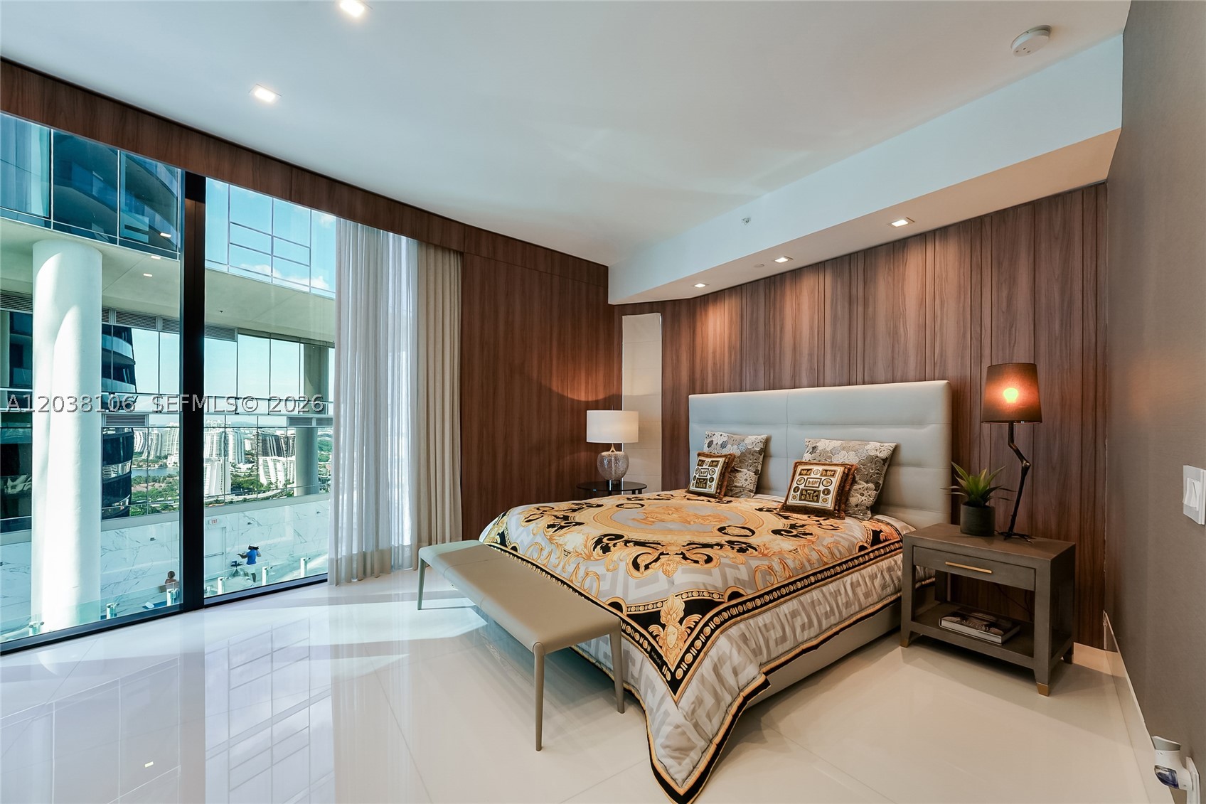 18555 COLLINS AVENUE COND - Residential