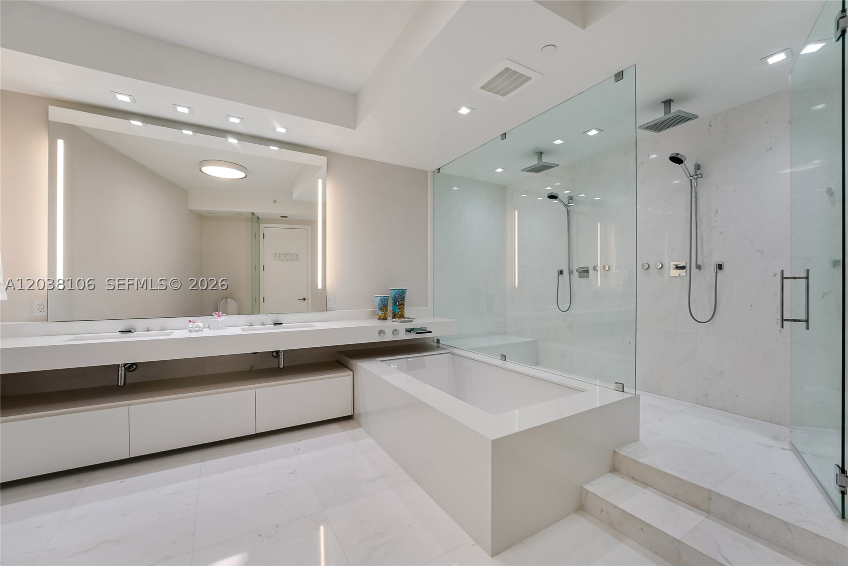 18555 COLLINS AVENUE COND - Residential