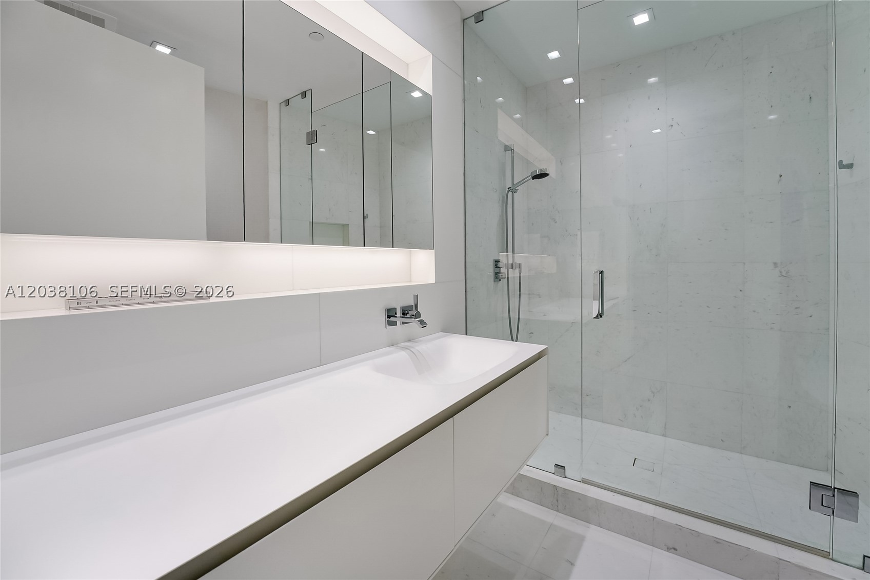 18555 COLLINS AVENUE COND - Residential