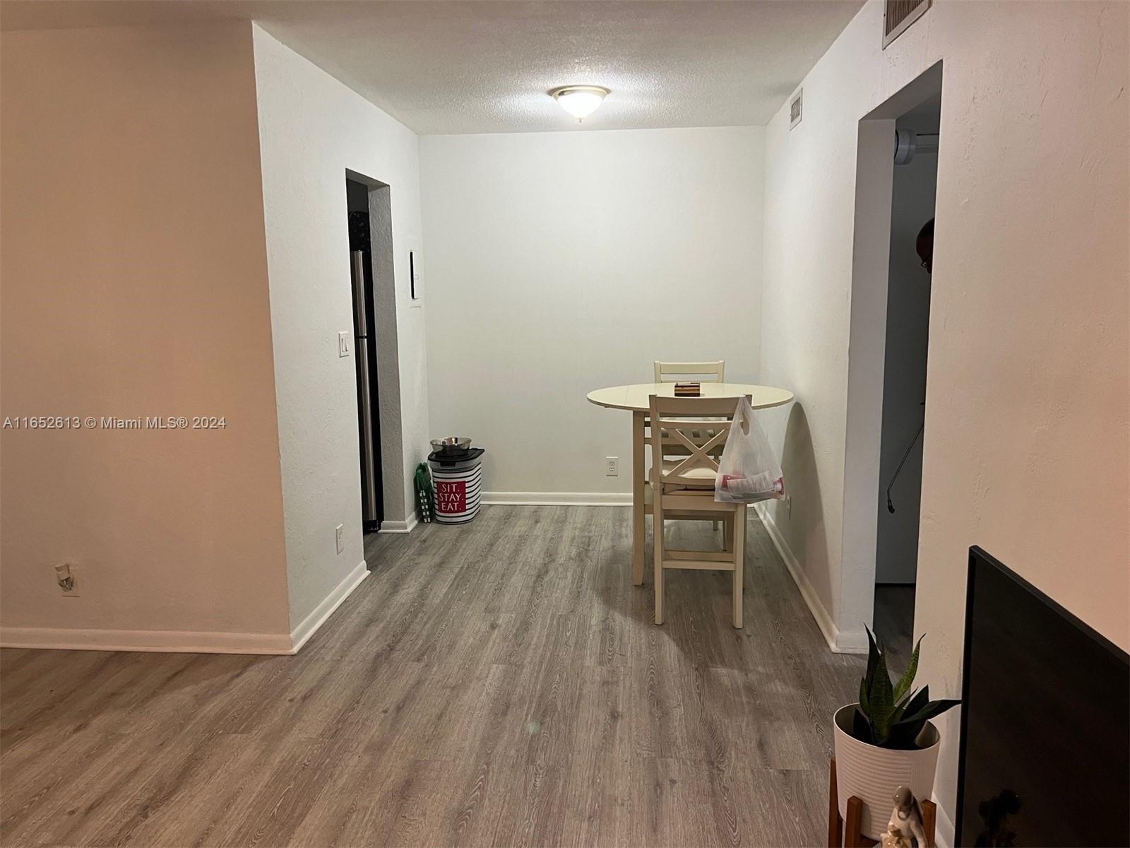 COUNTRY CLUB ESTATES UNIT - Residential Lease