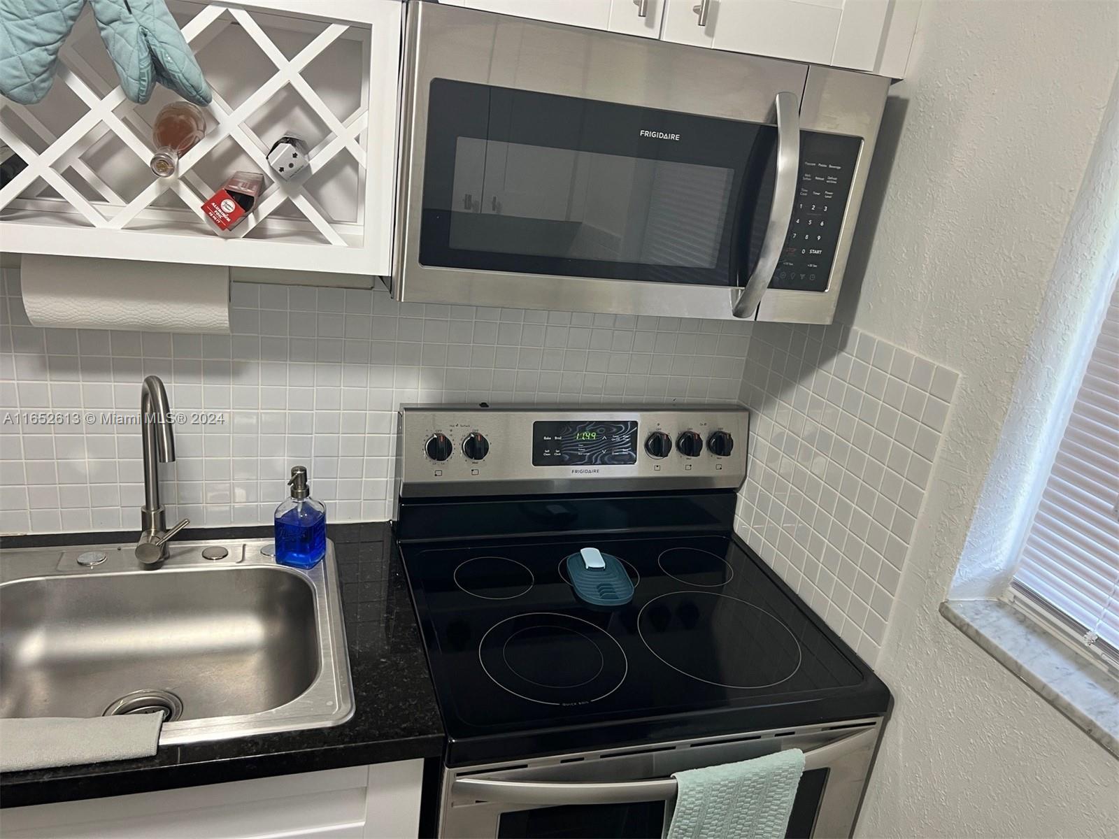 COUNTRY CLUB ESTATES UNIT - Residential Lease