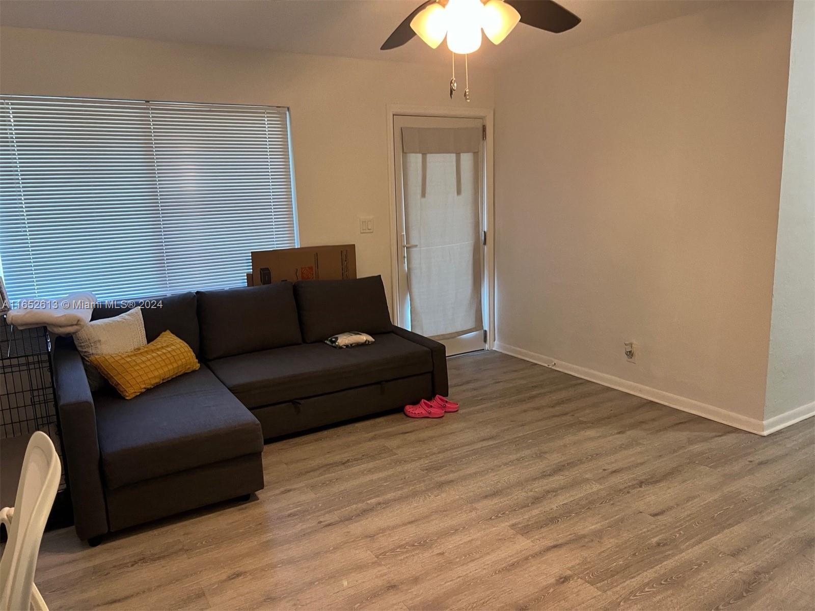COUNTRY CLUB ESTATES UNIT - Residential Lease