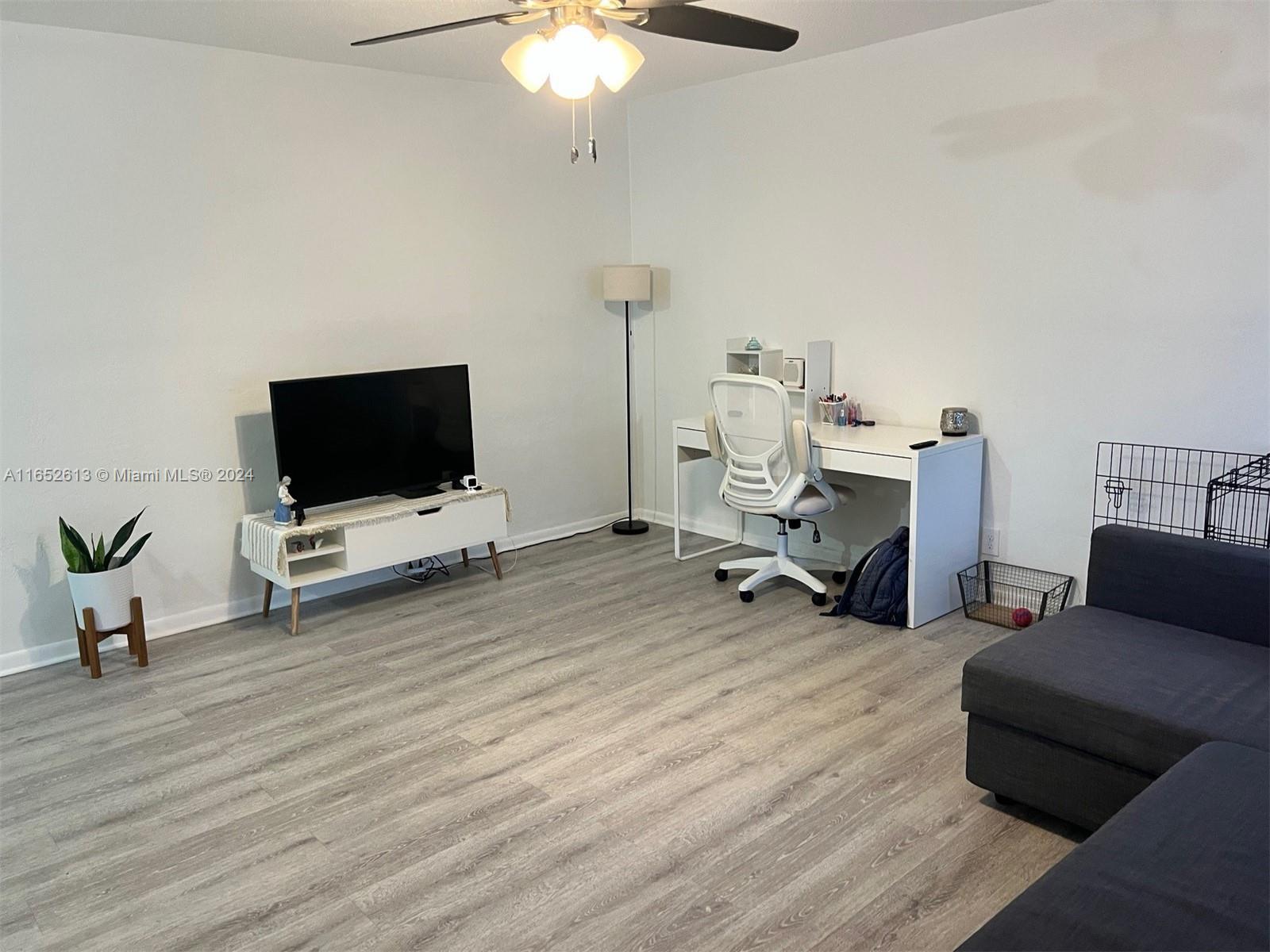 COUNTRY CLUB ESTATES UNIT - Residential Lease