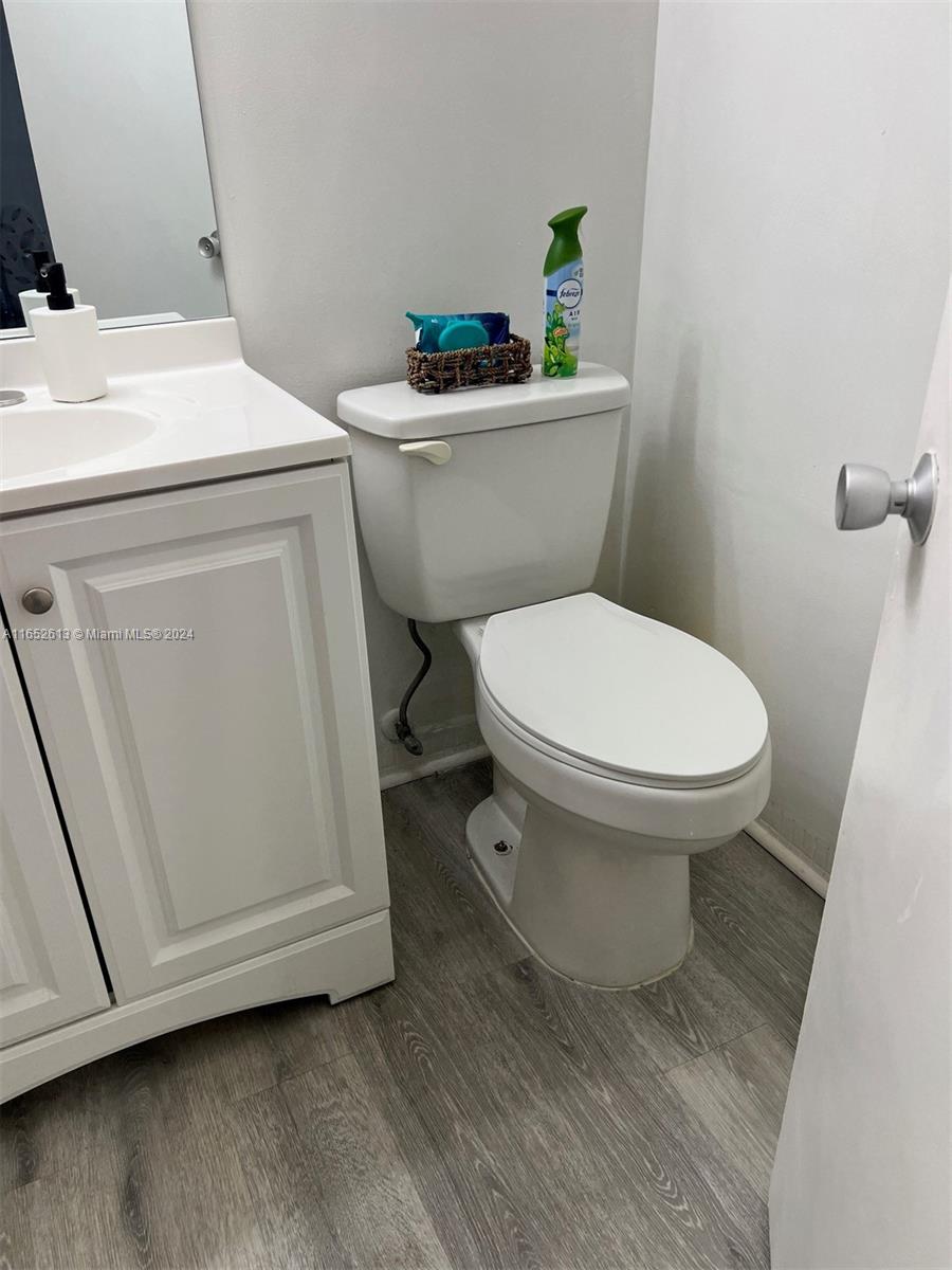 COUNTRY CLUB ESTATES UNIT - Residential Lease