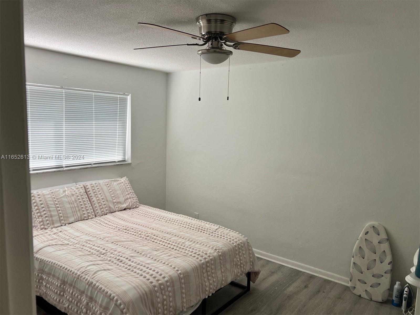 COUNTRY CLUB ESTATES UNIT - Residential Lease