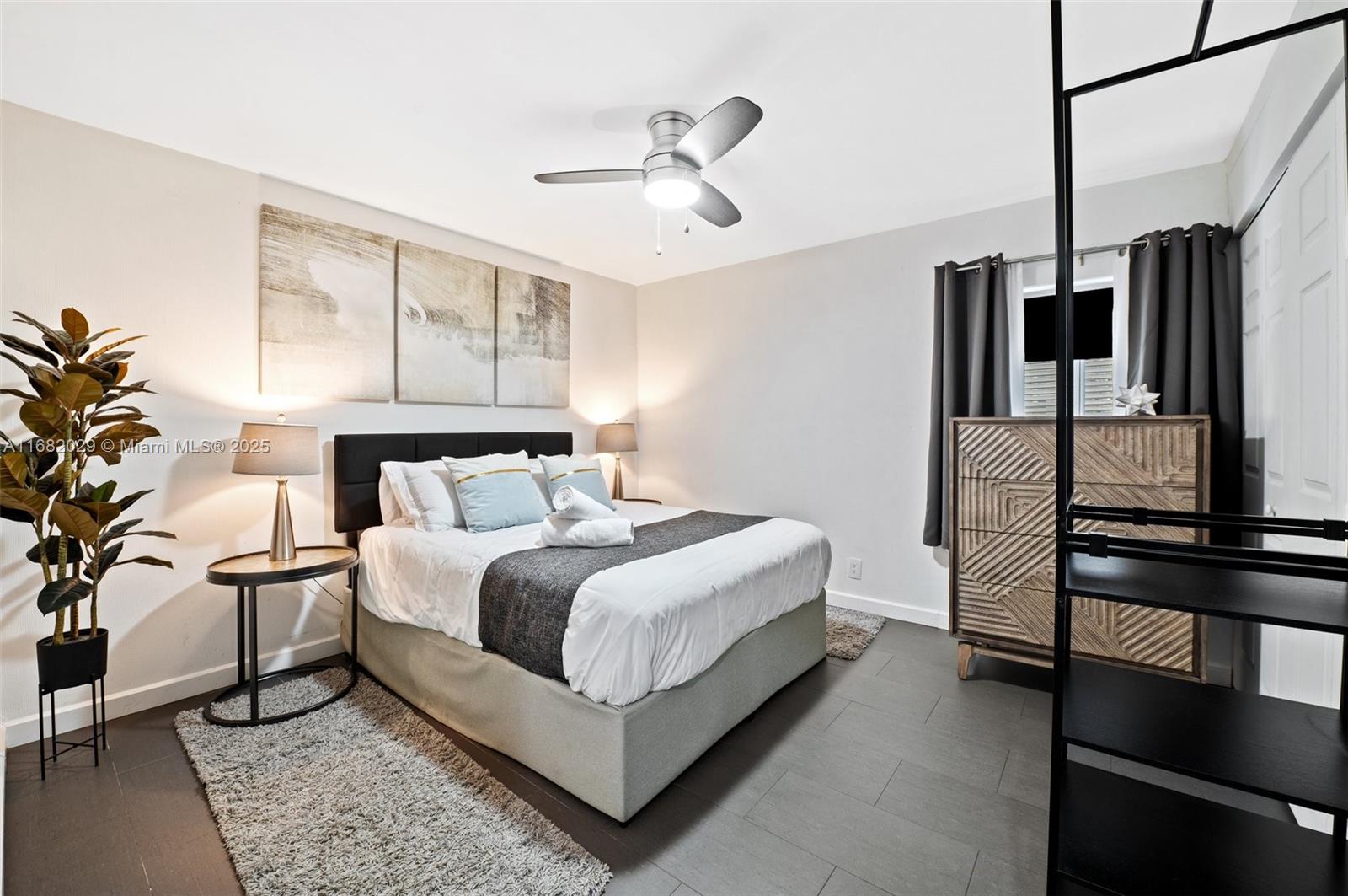 HOLLYWOOD COUNTRY CLUB ES - Residential Lease