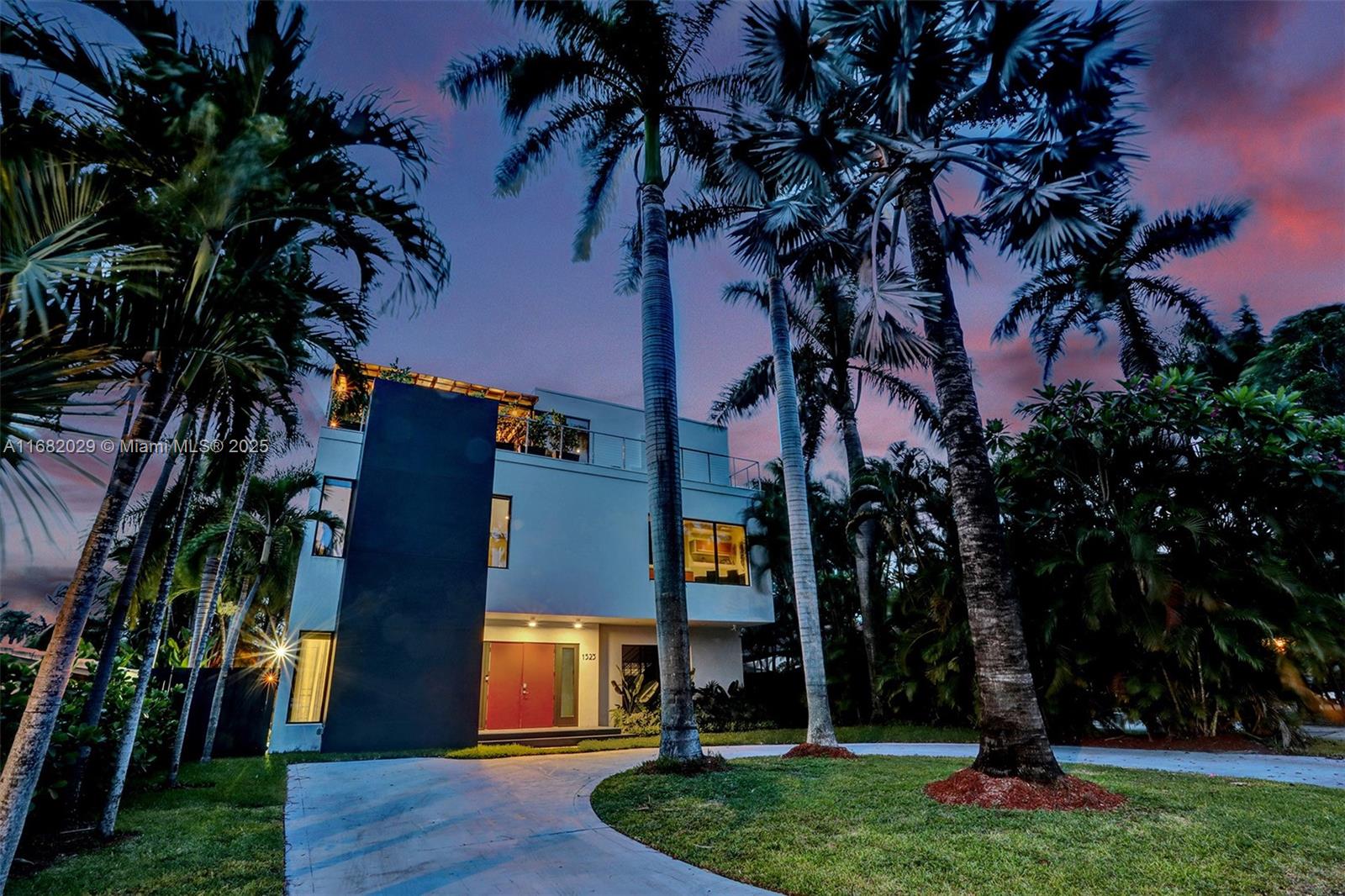HOLLYWOOD COUNTRY CLUB ES - Residential Lease