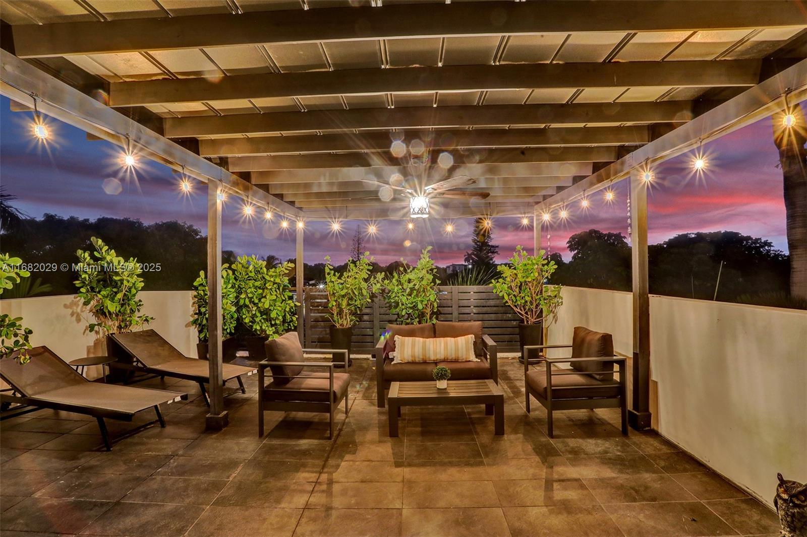 HOLLYWOOD COUNTRY CLUB ES - Residential Lease