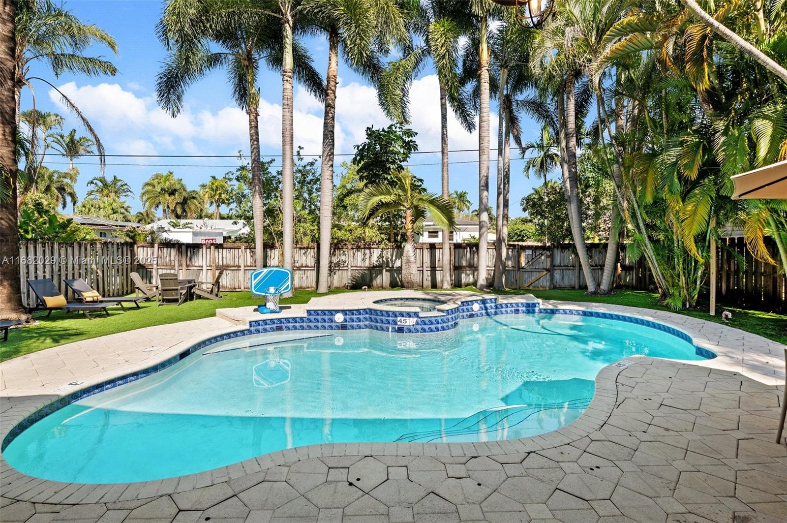 HOLLYWOOD COUNTRY CLUB ES - Residential Lease