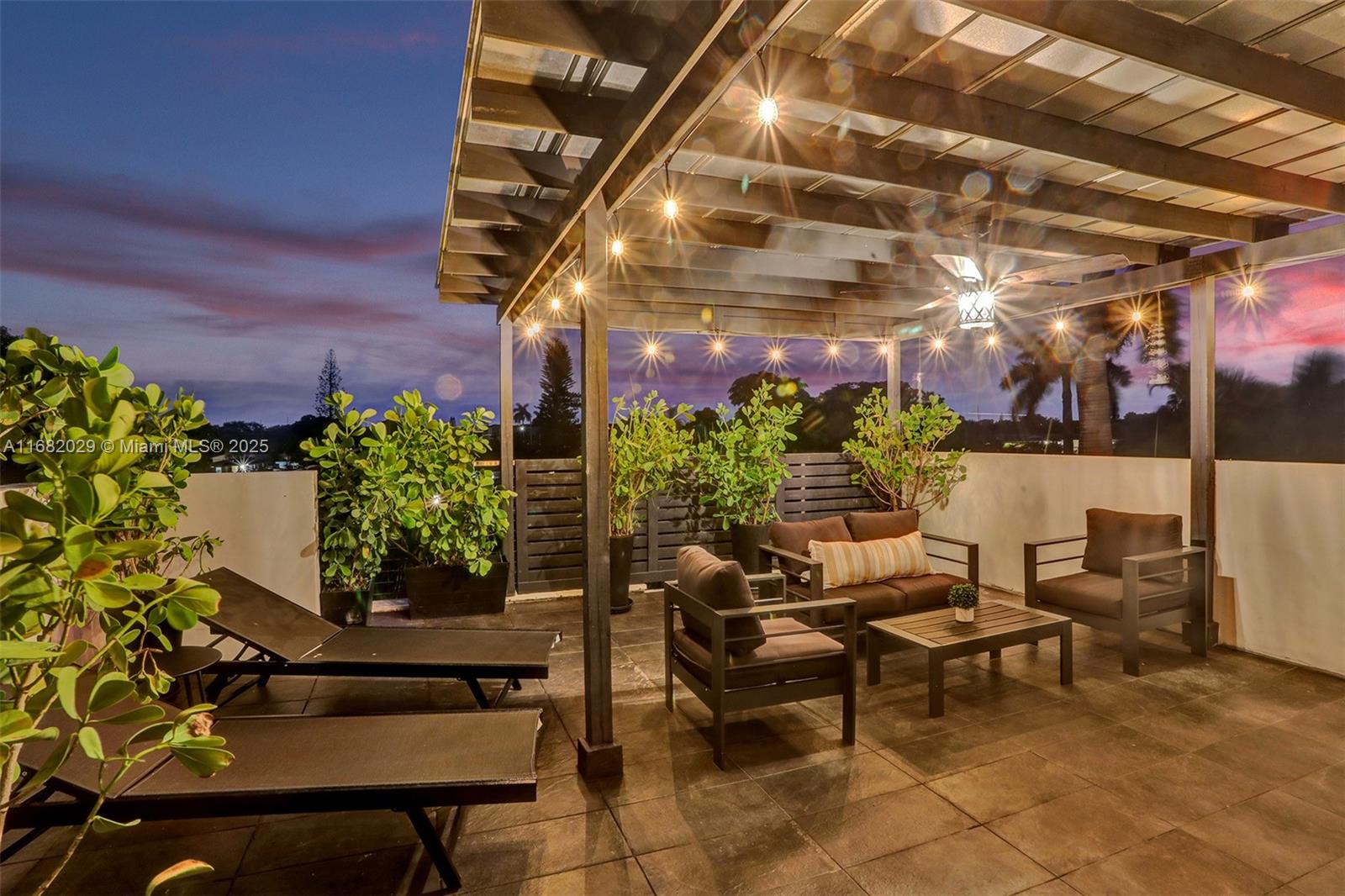 HOLLYWOOD COUNTRY CLUB ES - Residential Lease