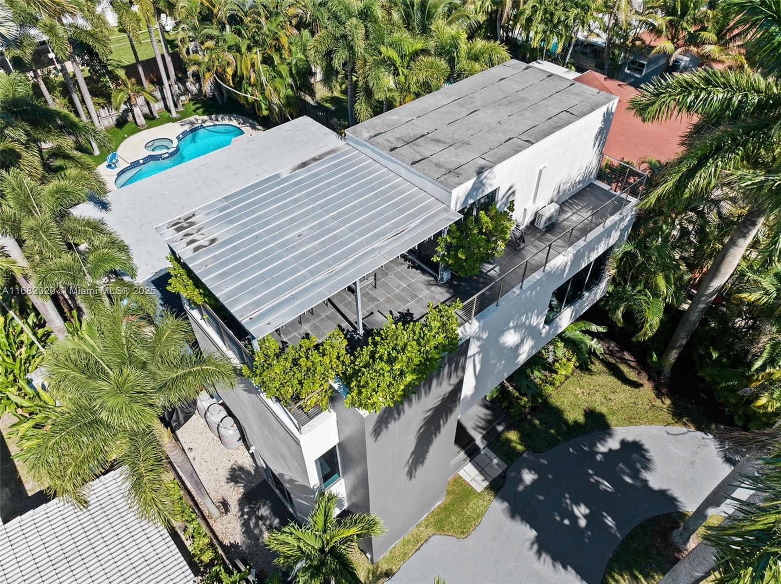 HOLLYWOOD COUNTRY CLUB ES - Residential Lease