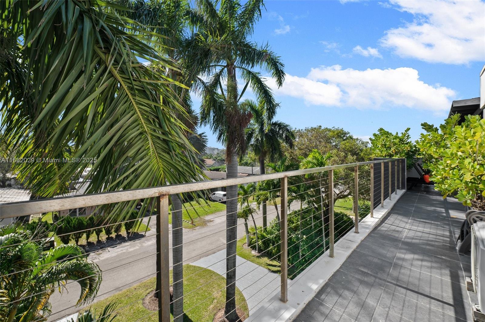 HOLLYWOOD COUNTRY CLUB ES - Residential Lease