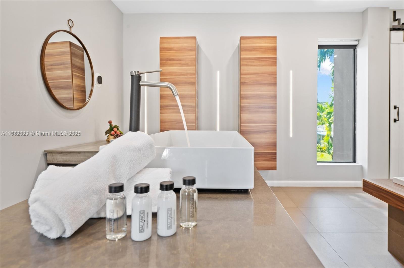 HOLLYWOOD COUNTRY CLUB ES - Residential Lease