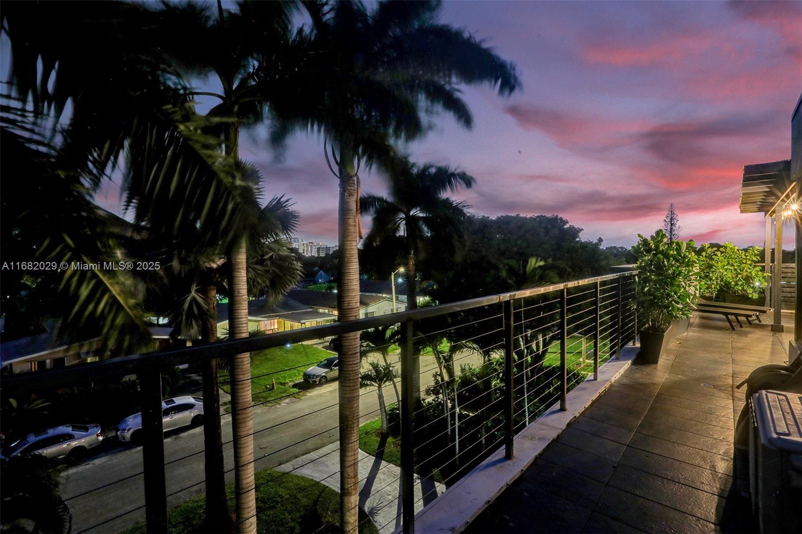 HOLLYWOOD COUNTRY CLUB ES - Residential Lease