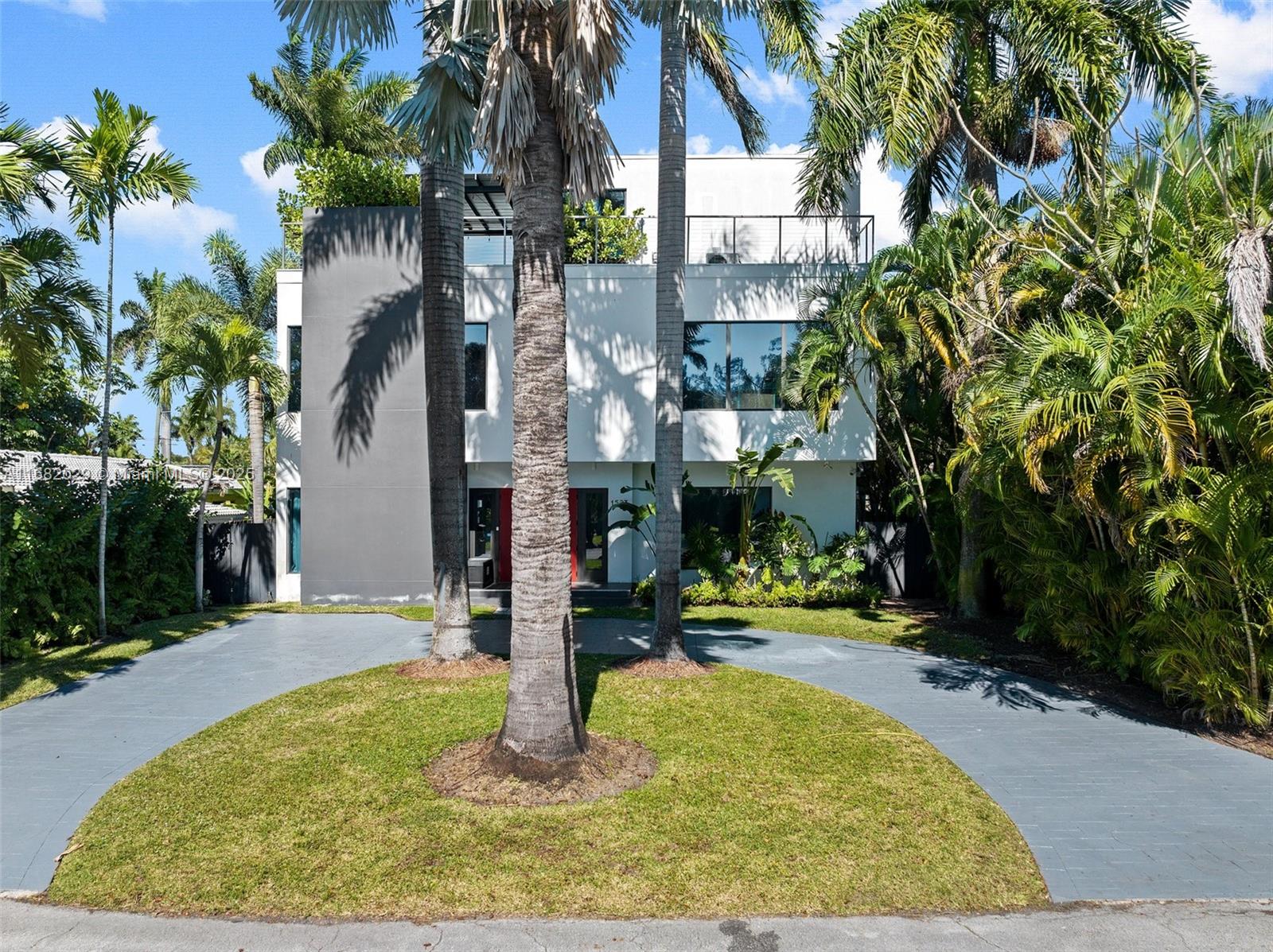 HOLLYWOOD COUNTRY CLUB ES - Residential Lease
