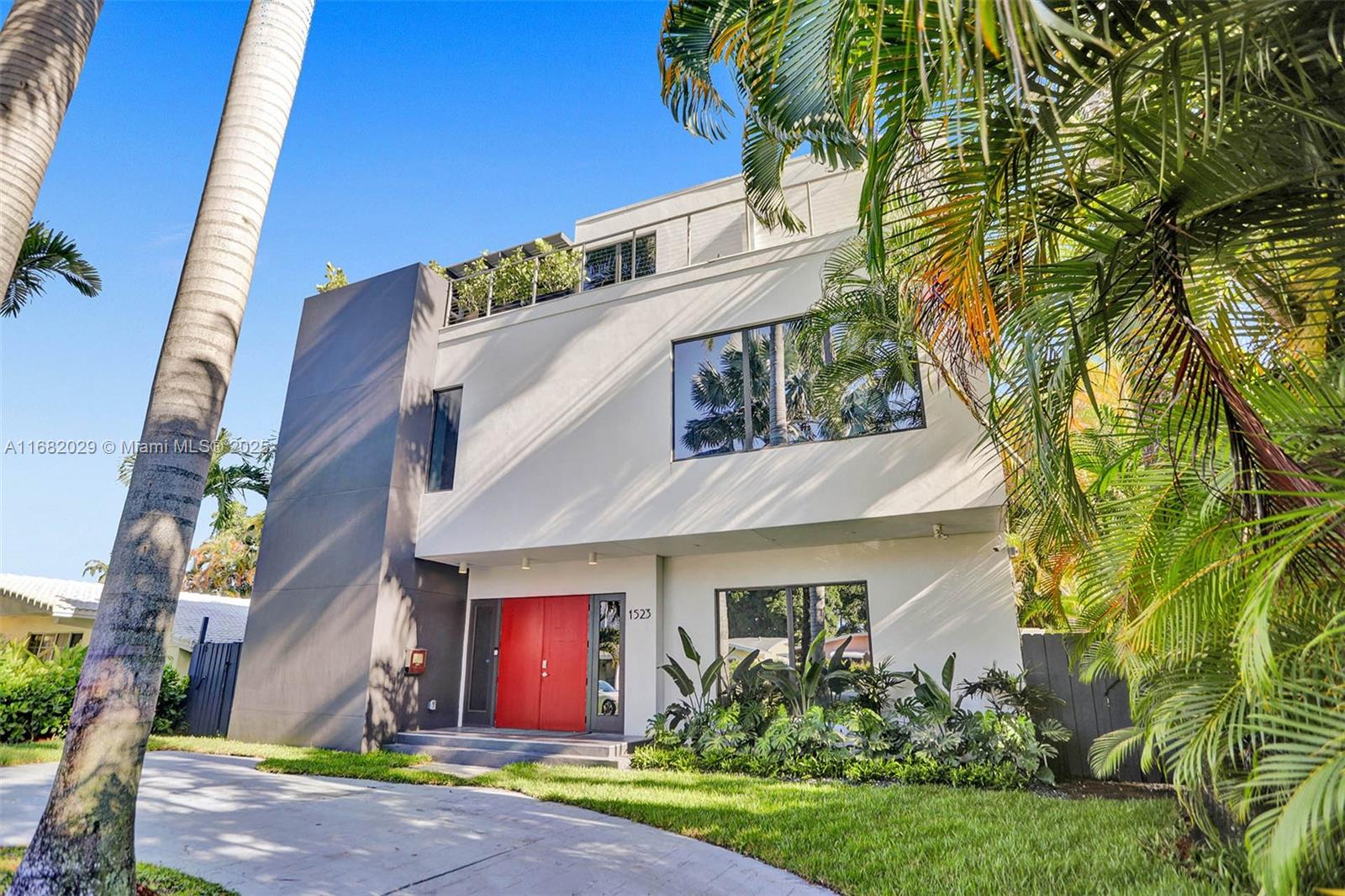 HOLLYWOOD COUNTRY CLUB ES - Residential Lease