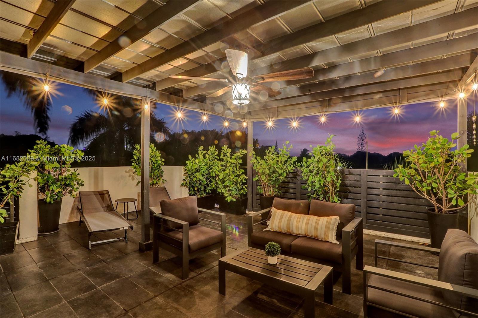 HOLLYWOOD COUNTRY CLUB ES - Residential Lease