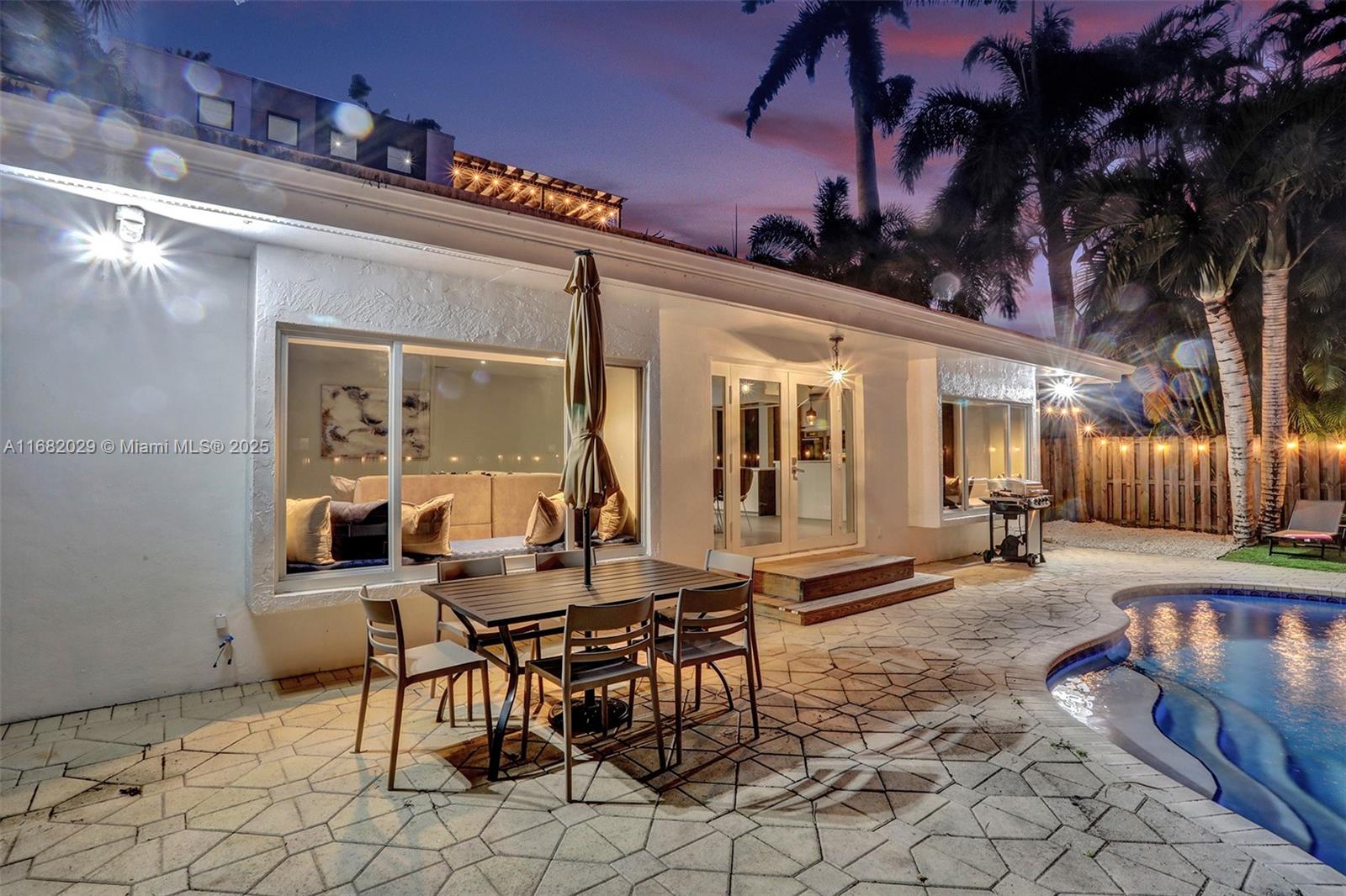 HOLLYWOOD COUNTRY CLUB ES - Residential Lease