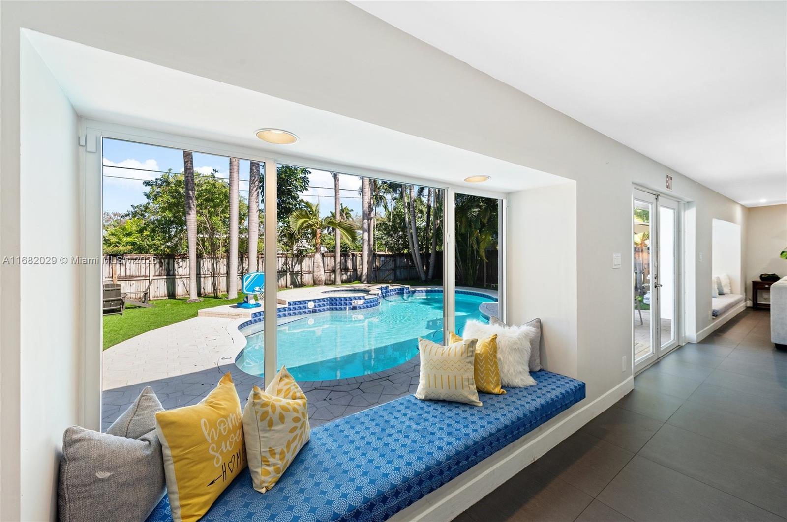 HOLLYWOOD COUNTRY CLUB ES - Residential Lease