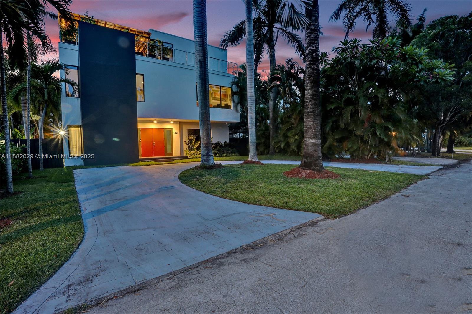 HOLLYWOOD COUNTRY CLUB ES - Residential Lease