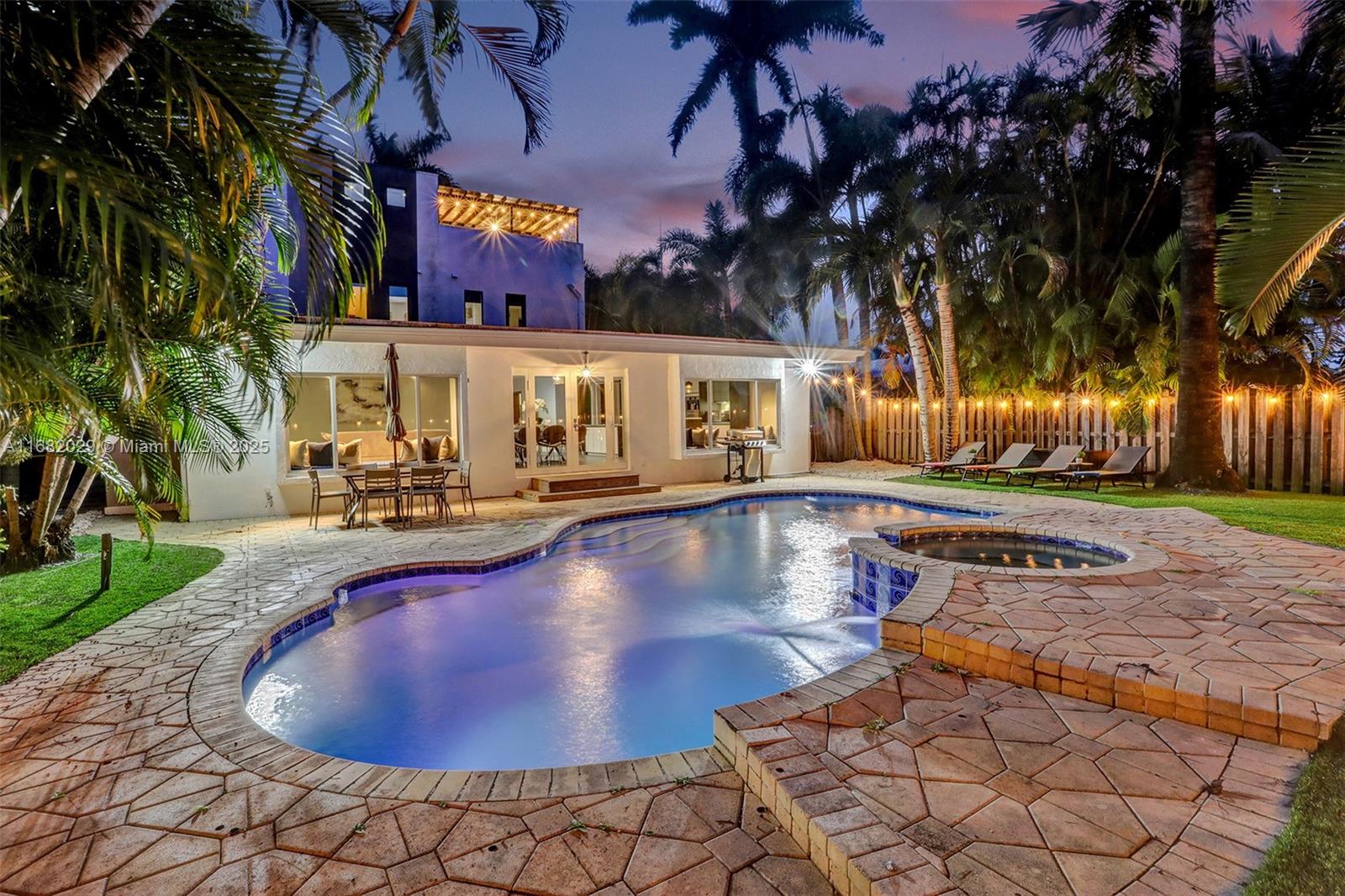 HOLLYWOOD COUNTRY CLUB ES - Residential Lease