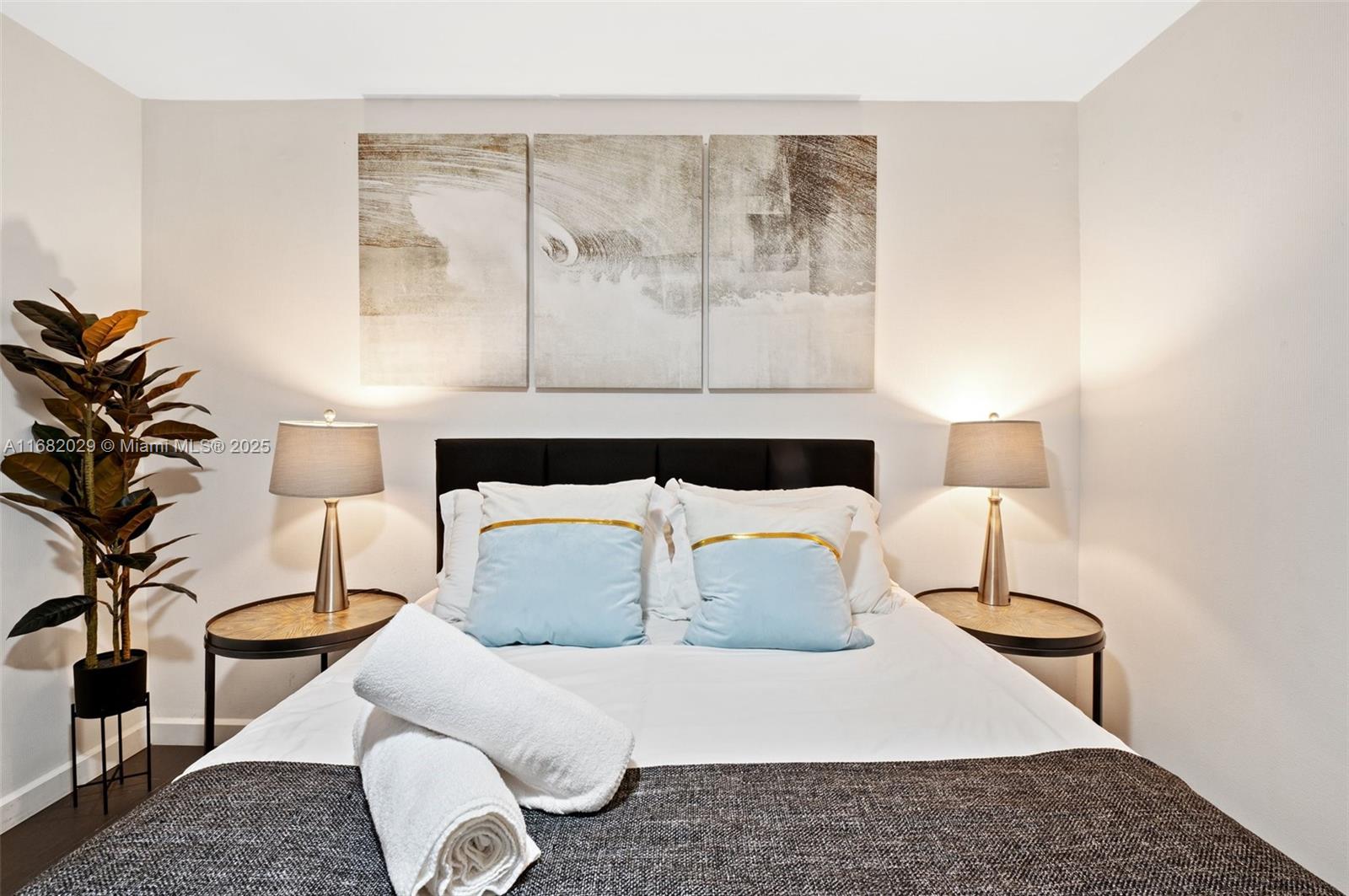 HOLLYWOOD COUNTRY CLUB ES - Residential Lease