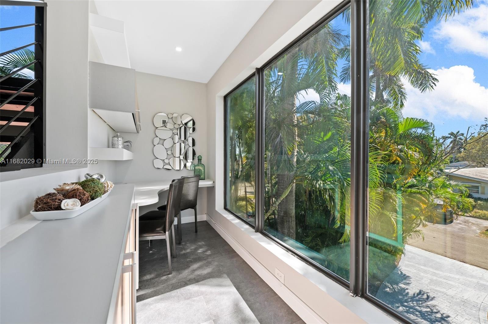 HOLLYWOOD COUNTRY CLUB ES - Residential Lease