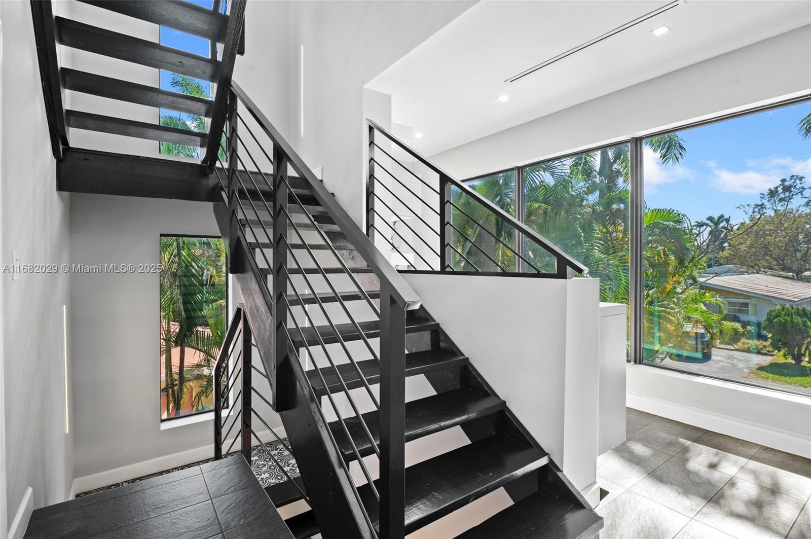 HOLLYWOOD COUNTRY CLUB ES - Residential Lease