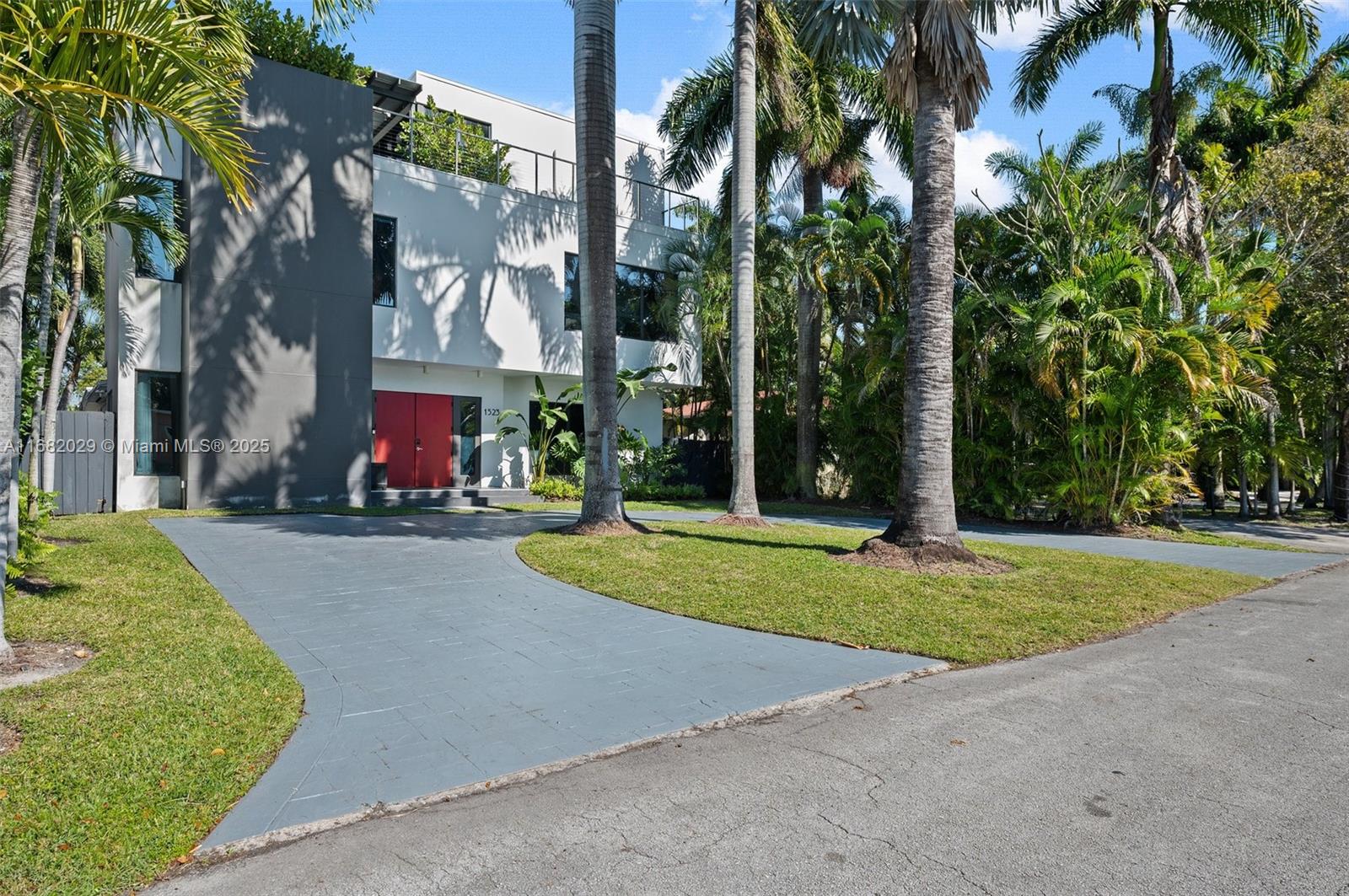 HOLLYWOOD COUNTRY CLUB ES - Residential Lease