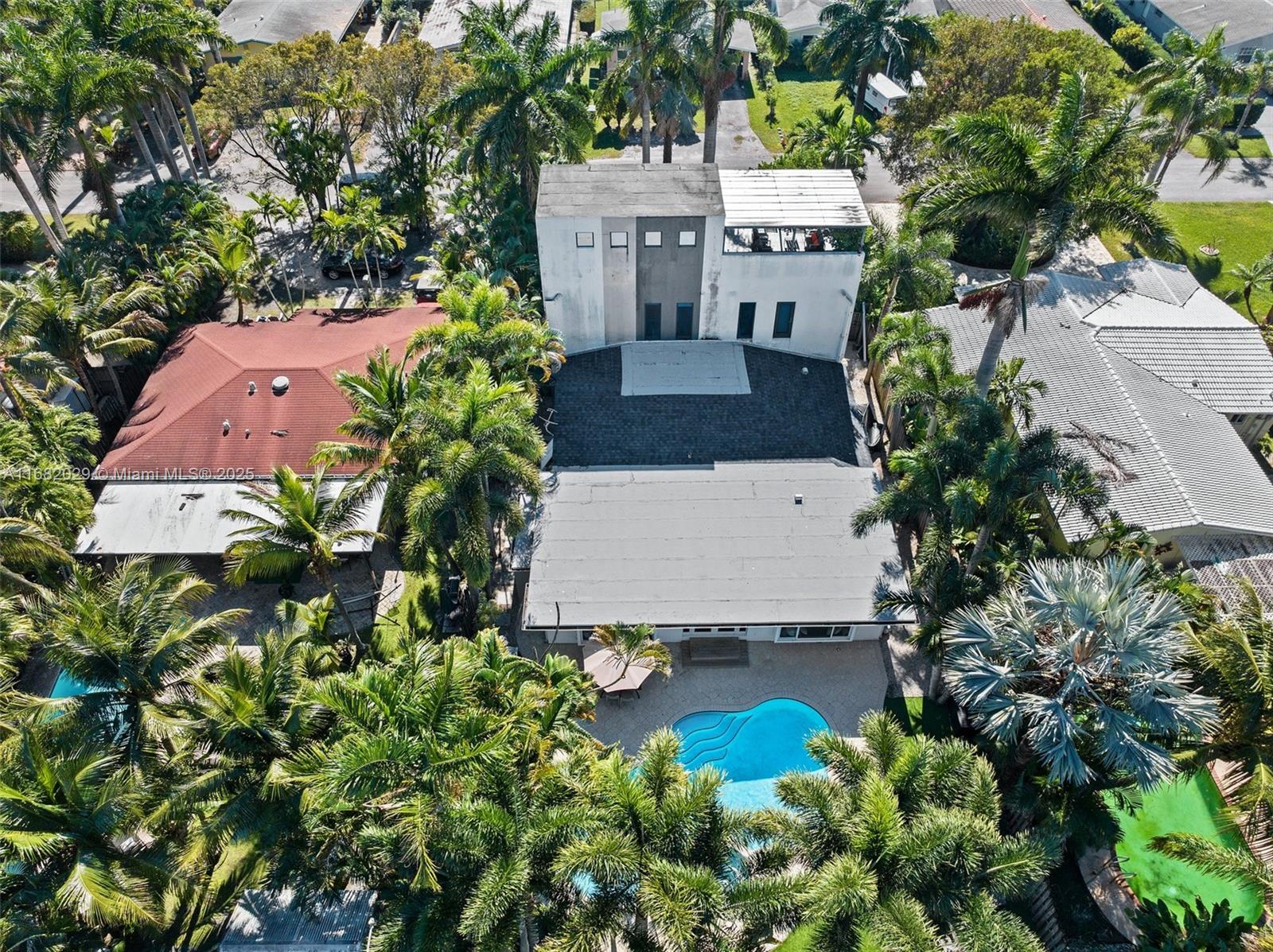 HOLLYWOOD COUNTRY CLUB ES - Residential Lease