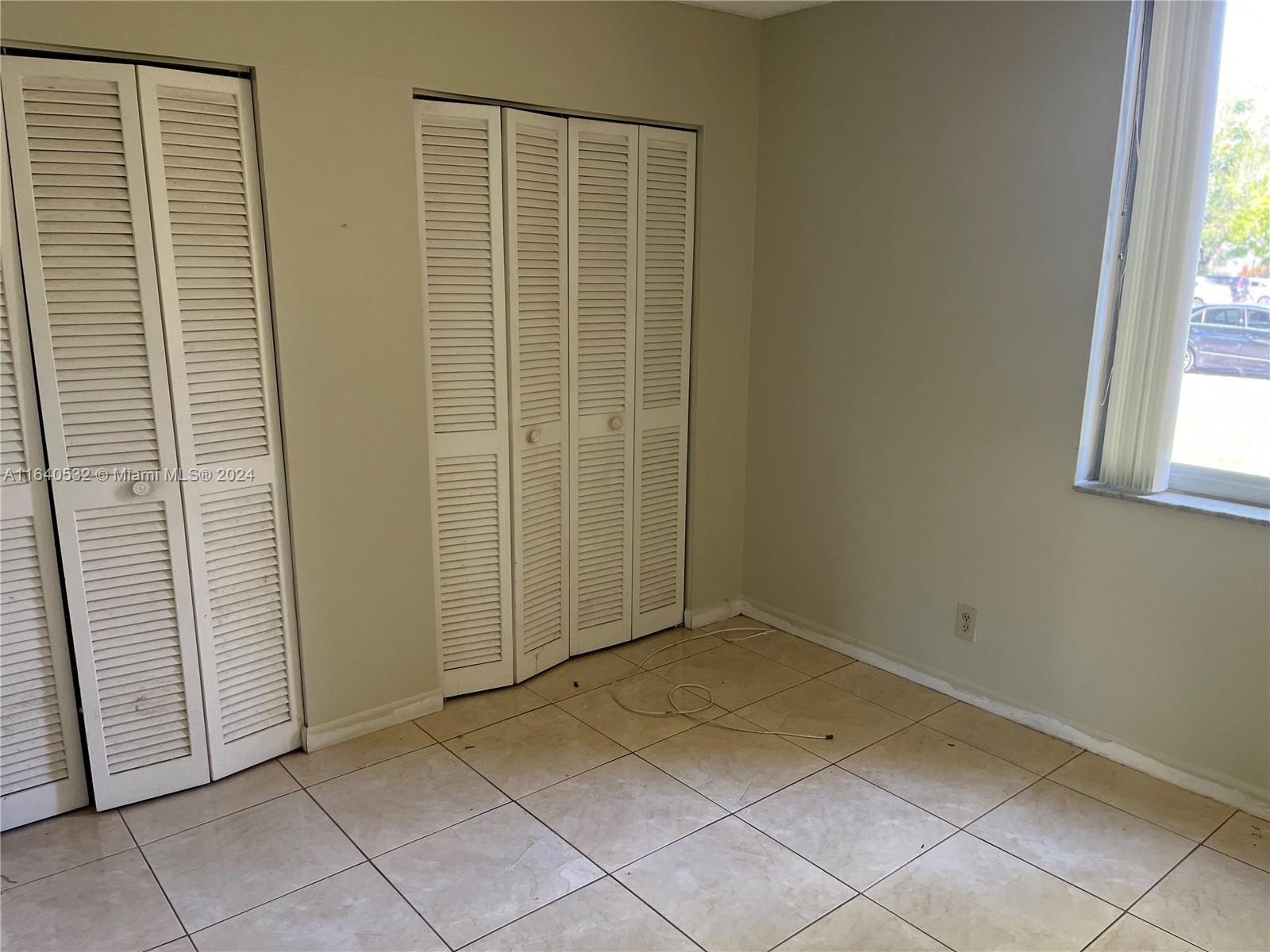 LAKE PARK CONDO NO 1 - BL - Residential